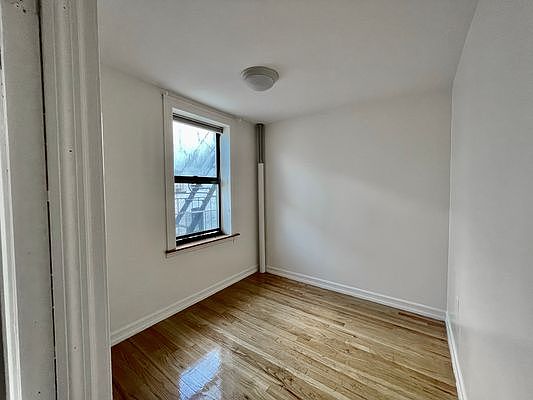 5th image of 183 Pinehurst Ave #25