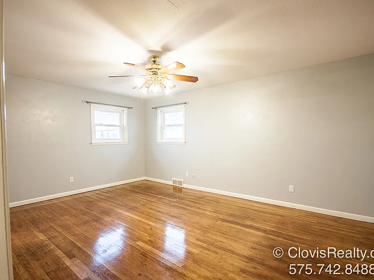 317 Murray Dr — Photo 14