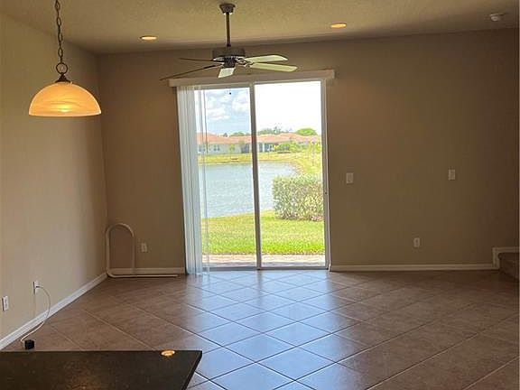4th image of 315 Provence Pl