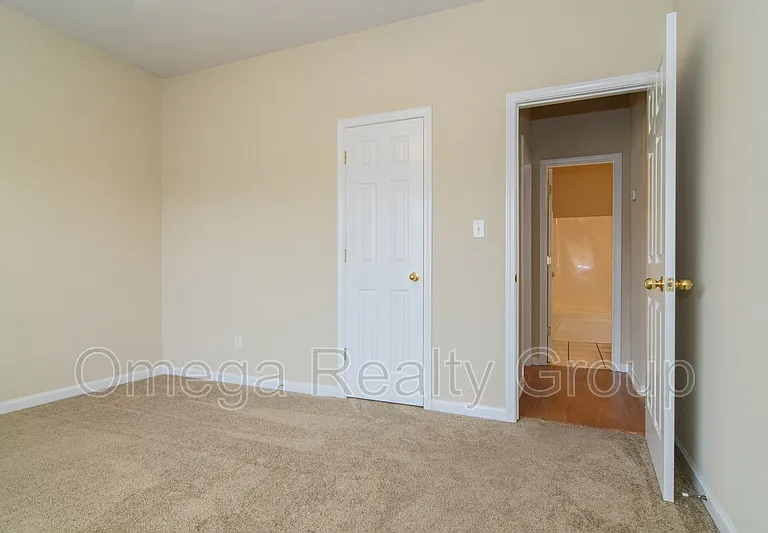 1030 Lexington Dr — Photo 23