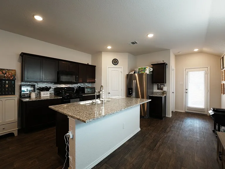 153 Roanwood Dr — Photo 6