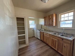 215 E 1st Ave E, Hutchinson, KS 67501