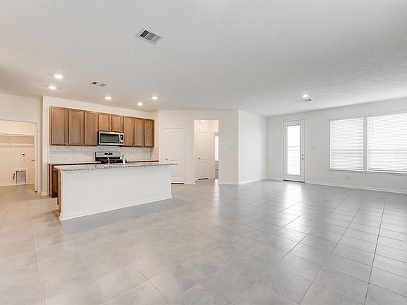 5th image of 2118 Katalonia Ln