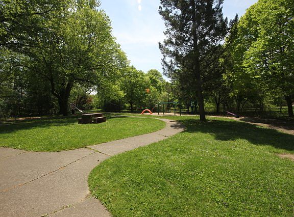 4th image of 29915 Muirland Dr