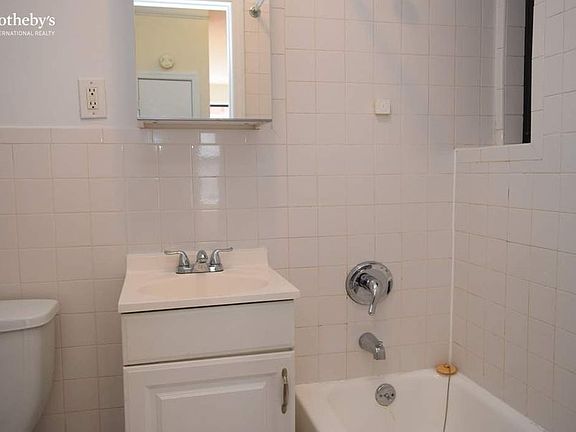 5th image of 239 W 20th St APT 6