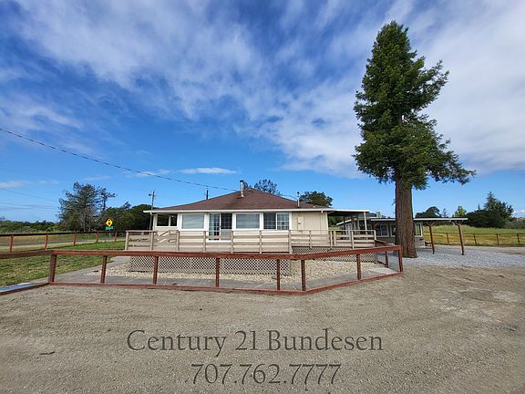 3rd image of 811 Old Adobe Rd