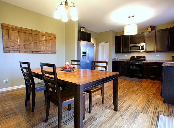 3rd image of 889 Singing Hills Dr