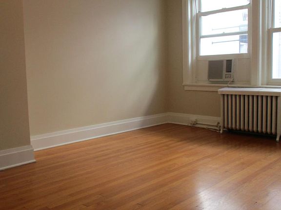 3rd image of 524 S 31st St APT 19