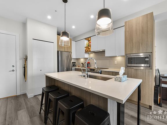 4th image of 20695 Eastleigh Cres #511