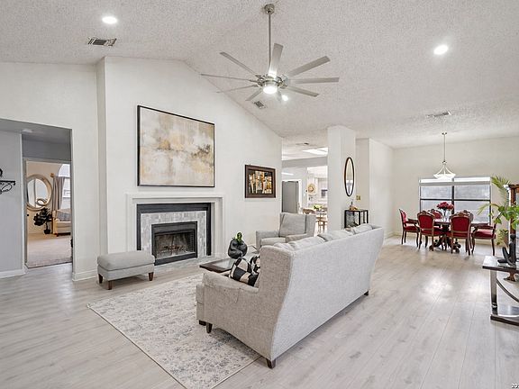 4th image of 17011 Vista Village