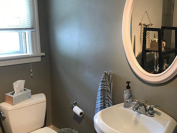 3rd image of 829 Fairmount St SE #2