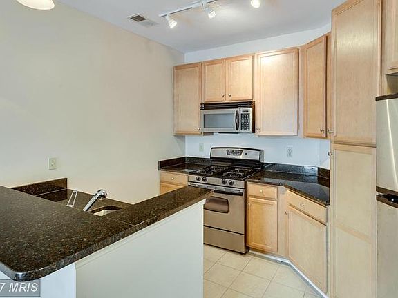 5th image of 2655 Prosperity Ave APT 302