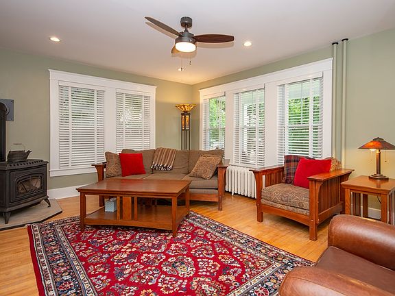4th image of 127 Parkside Dr