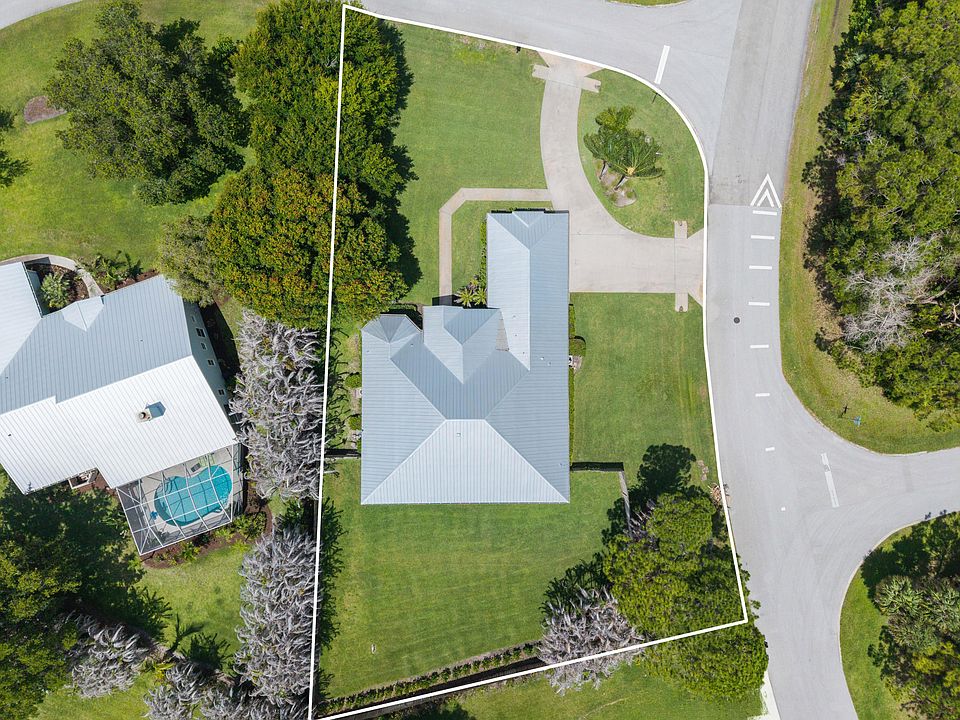 1st image of 1106 SW Thoreau Court