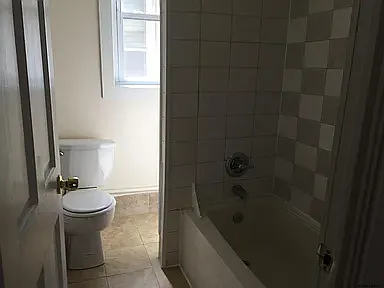 862 Washington Ave — Photo 4