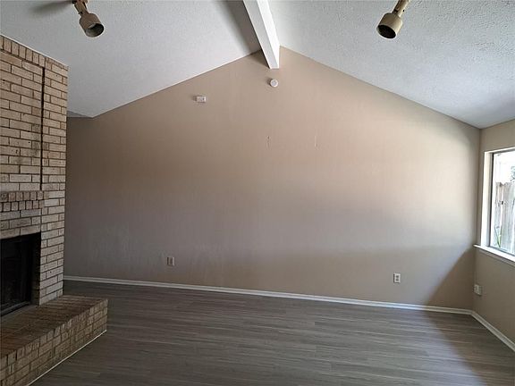 3rd image of 16513 Parkridge Ct