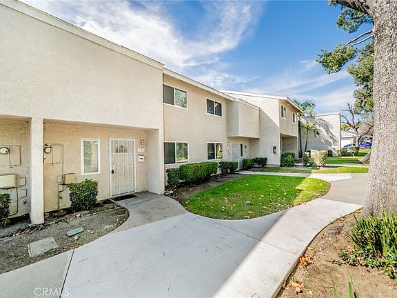 3rd image of 1436 N Elderberry Ave
