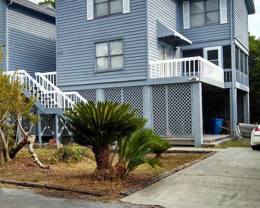 FRONT OF HOUSE