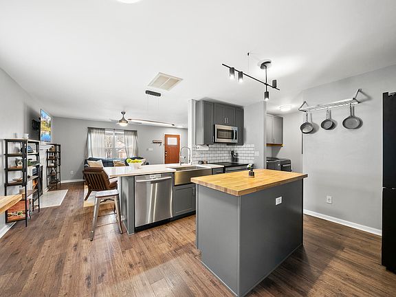 3rd image of 5009 Silverdene St