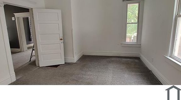 5th image of 219 E Thrush Ave
