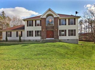 106 Smiley Ln, Henryville, PA 18332