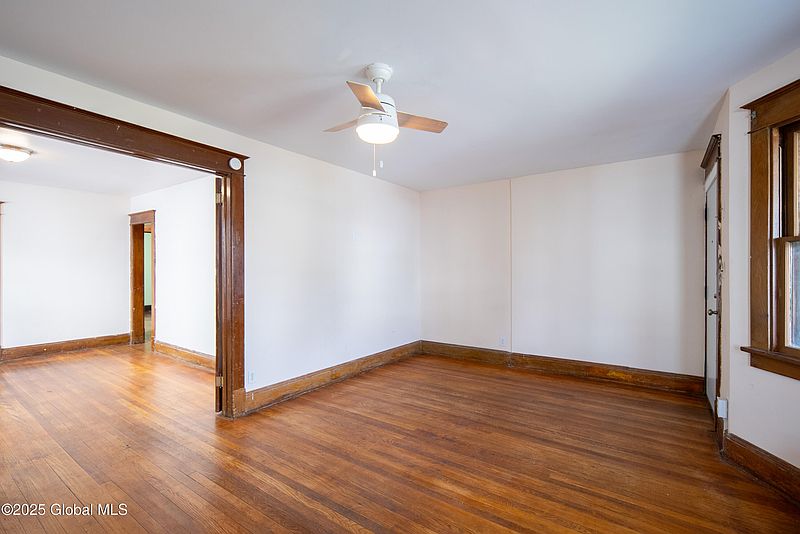 4th image of 27 Bonheim Street