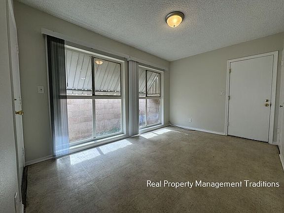 4th image of 43616 Gingham Ave