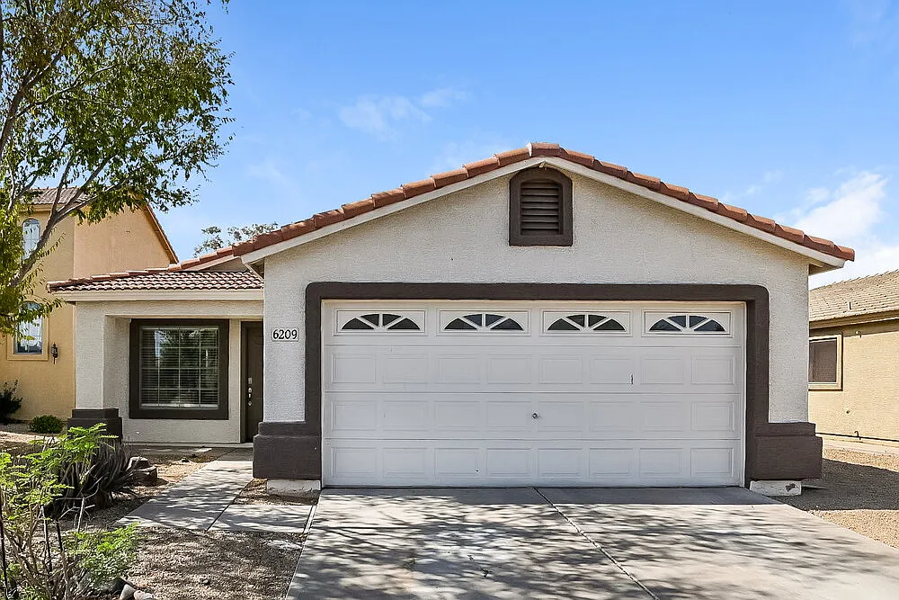 3 bed, 2.0 bath, 1340 sqft, $2,000 — Photo 1