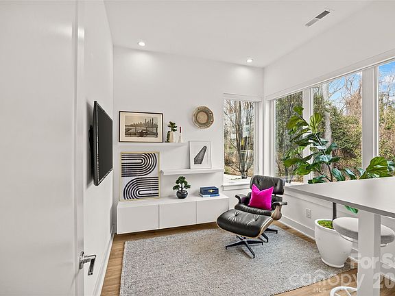 2nd image of 1267 Realta Dr