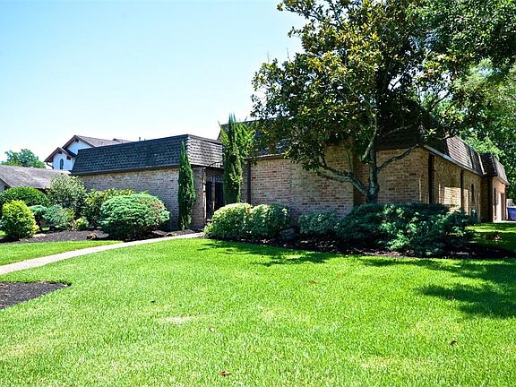 2nd image of 3319 Deerwood Ln