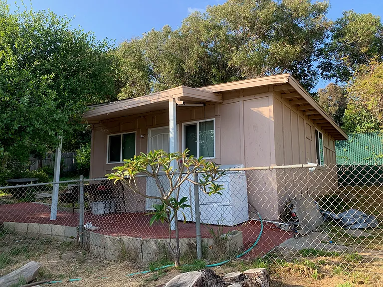Linda Vista Dr — Photo 2