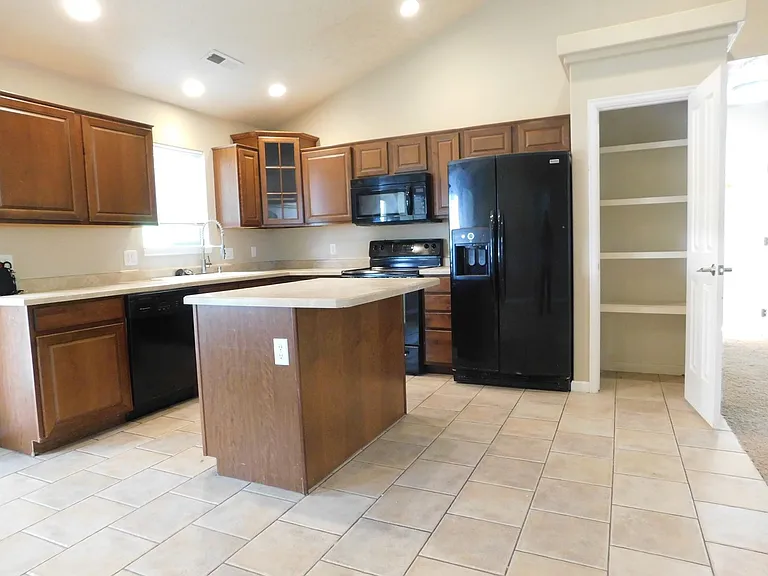 2929 Joan Way — Photo 8