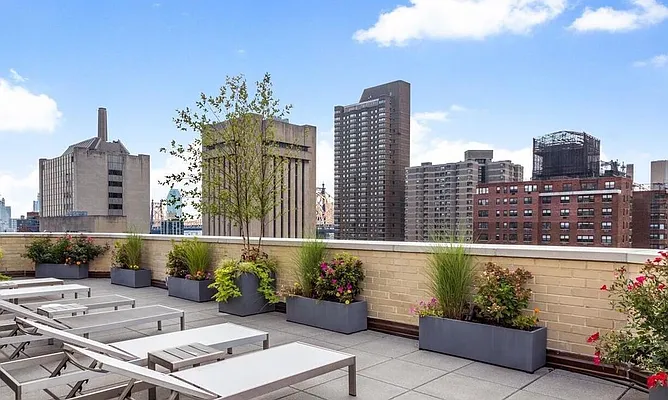 Sold by Compass | media 17