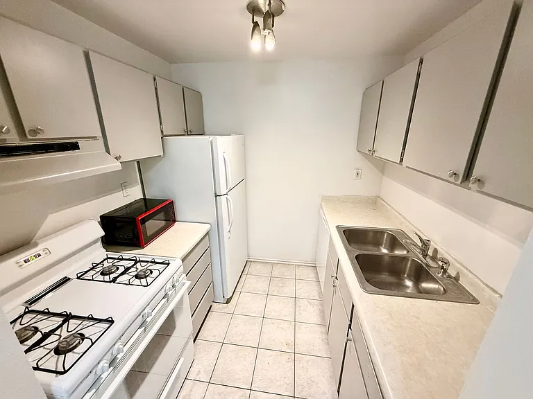 495 E Creekside Cir #D — Photo 4