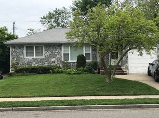 2100 Renfrew Ave, Elmont, NY 11003