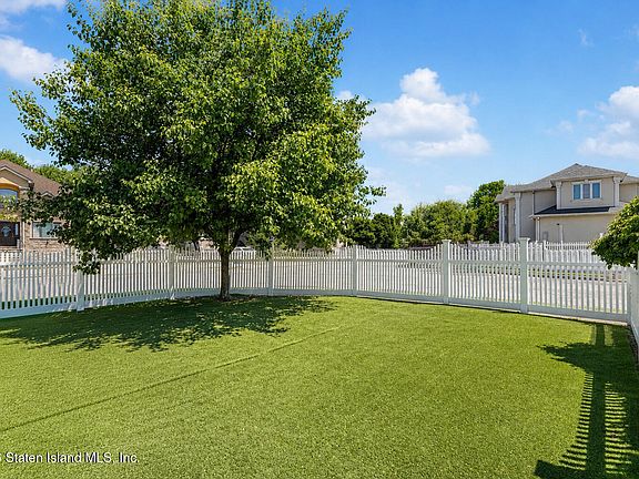 3rd image of 23 Covington Cir