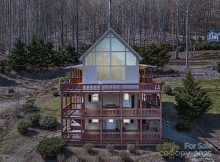575 Twin Brook Dr, Waynesville, NC 28785