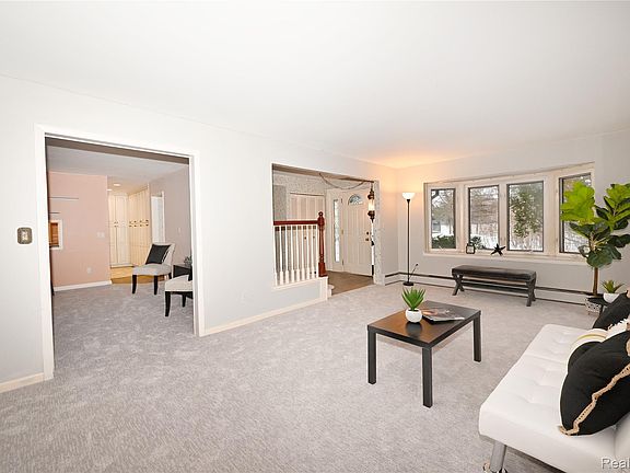 4th image of 1850 Dorchester Rd