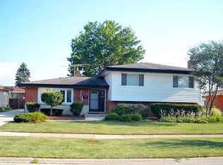 566 Arlene Dr, Wood Dale, IL 60191