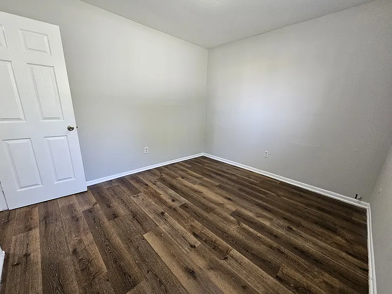 2404 Velma Ave — Photo 12