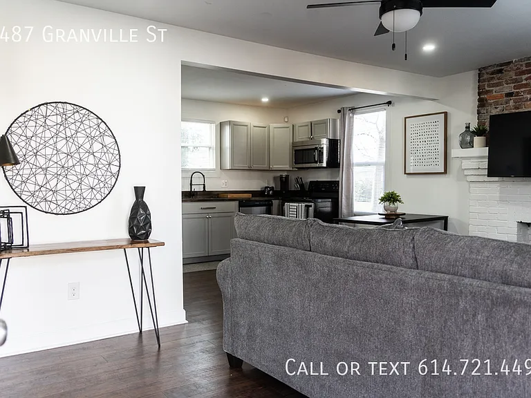 1487 Granville St — Photo 95