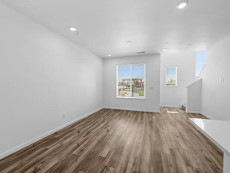 6817 Huddersfield Ln — Photo 5