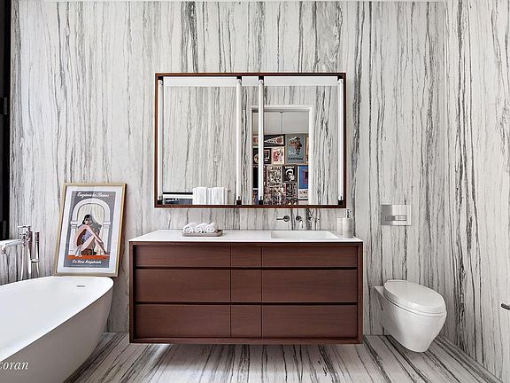 5th image of 10 Bond St #Townhouse 1