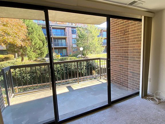 5th image of 9704 Kingsbridge Dr APT 101