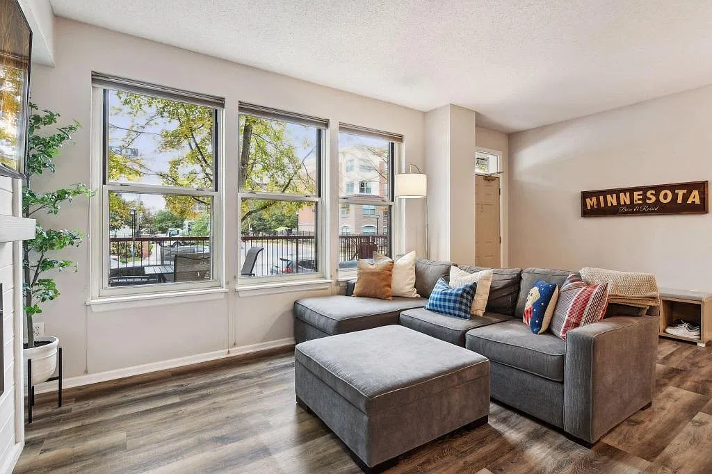 2 bed, 1.5 bath, 1244 sqft, $3,100 — Photo 3