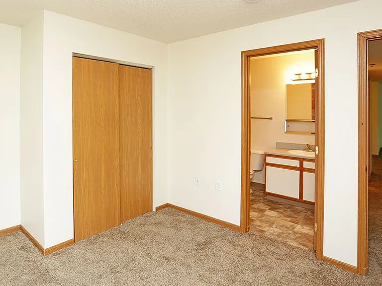 THE ARBORS APARTMENTS — Photo 11
