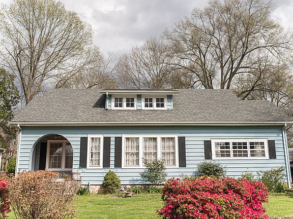 2nd image of 811 E Willow Park Dr