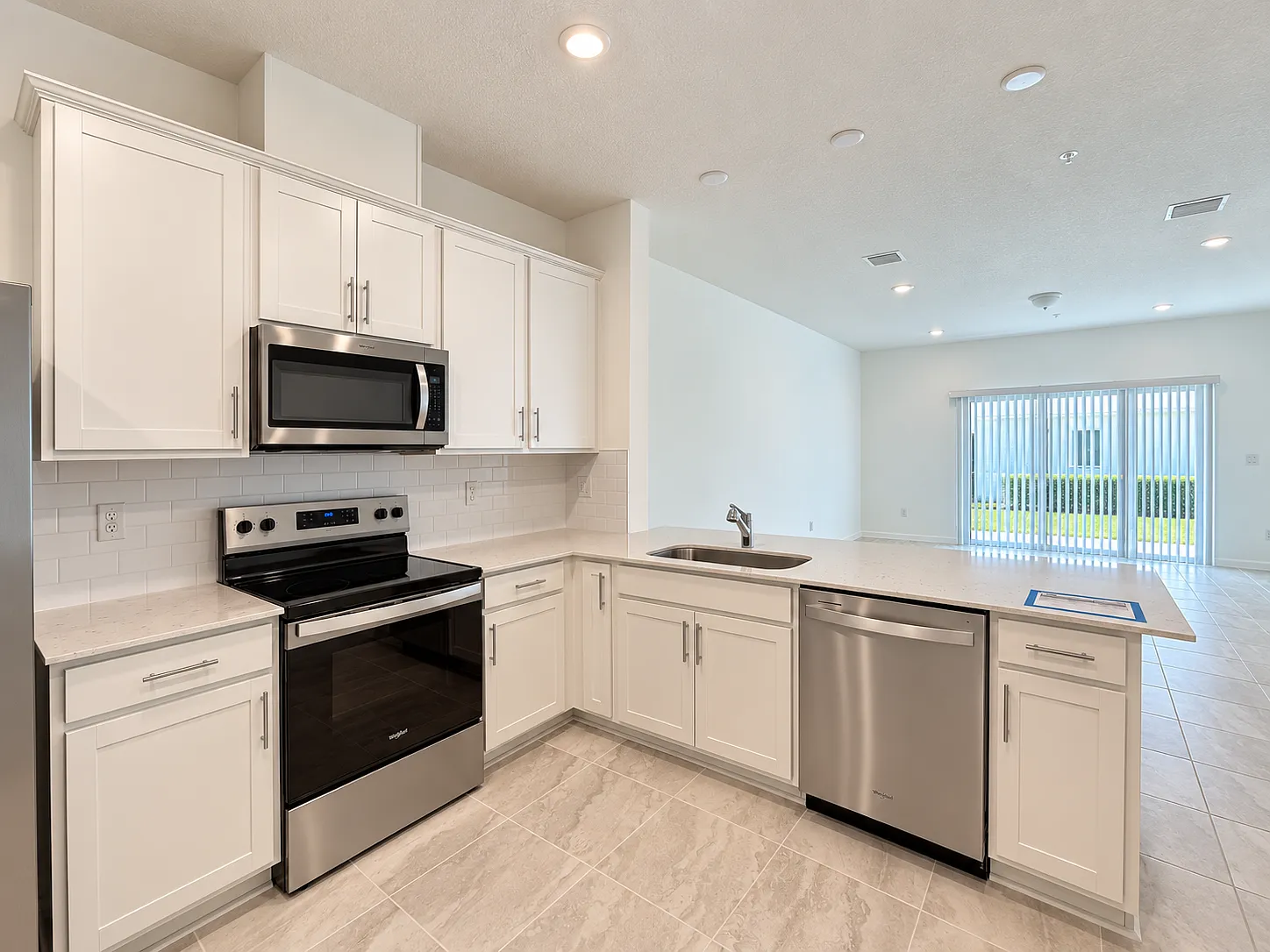 3 bed, 2.5 bath, $2,200 — Photo 3