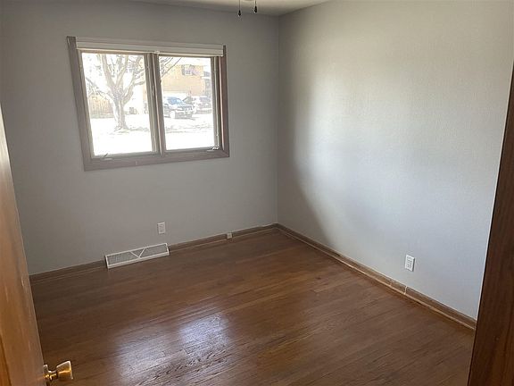 4th image of 3428 Lauderdale Ln