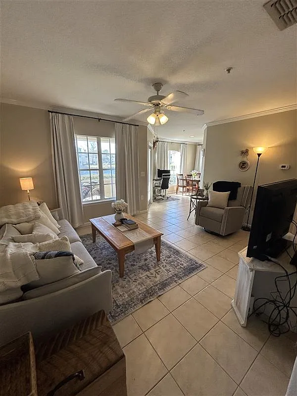 1 bed, 842 sqft, $1,525 — Photo 1